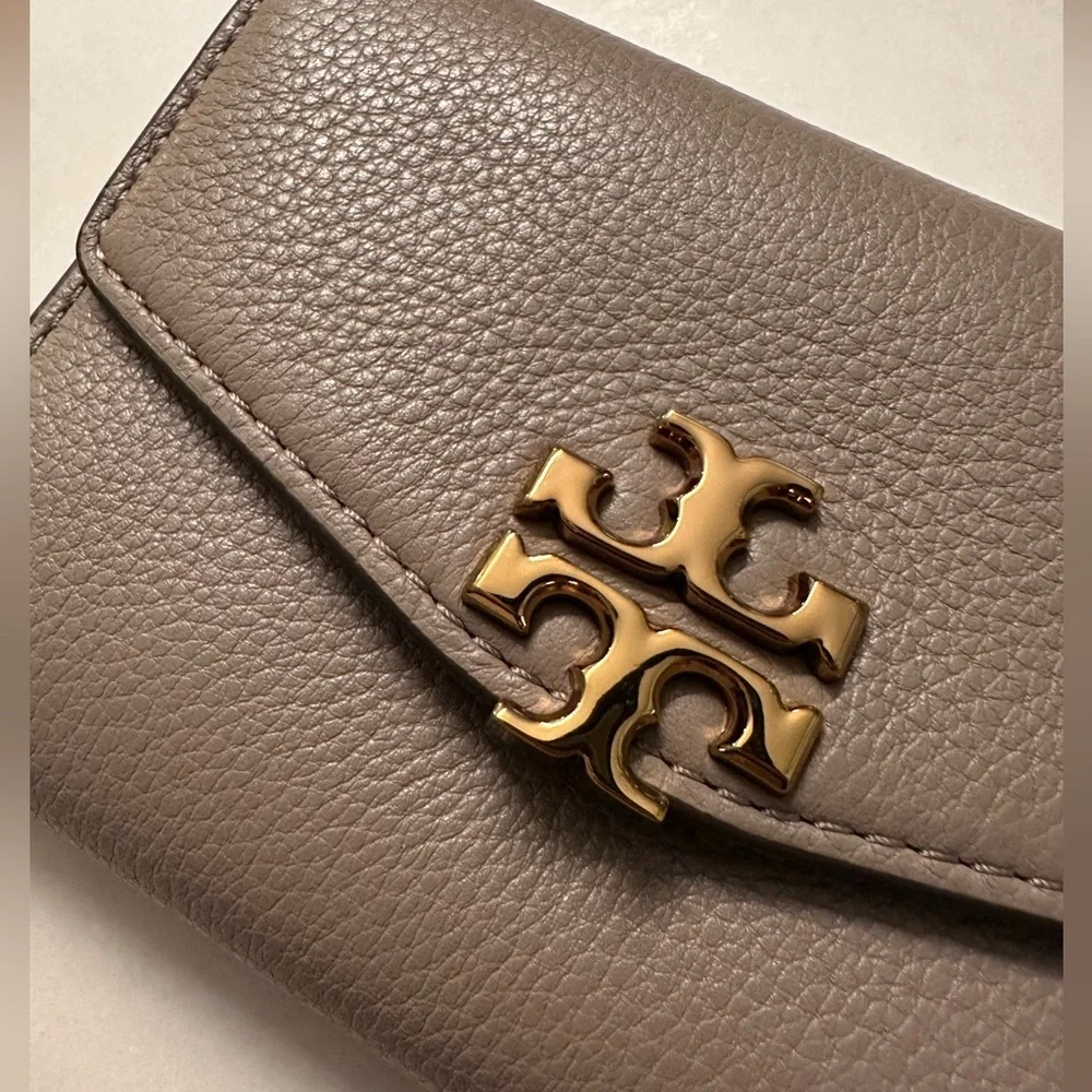 NWT! NEW! Tory Burch Kira Mixed Leather Medium Wallet Gray Heron with Gold Logo